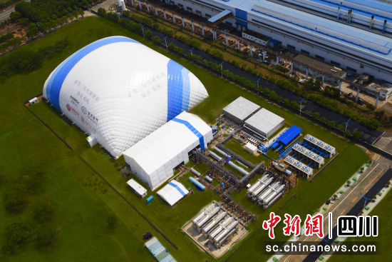 项目像一座蓝白相间的“小山”。AG尊龙汽轮机 供图